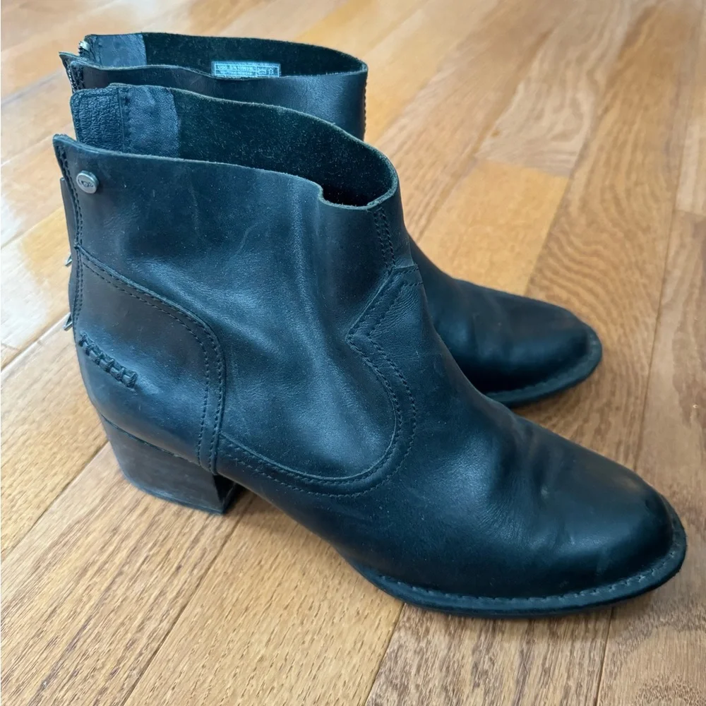 UGG Womens size 8 Black Ankle Boots - Picture 2 of 8